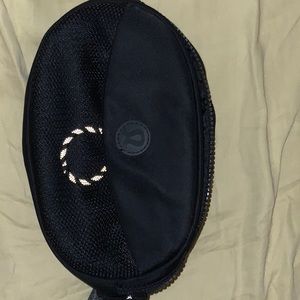Lululemon Take It On Belt Bag in Black